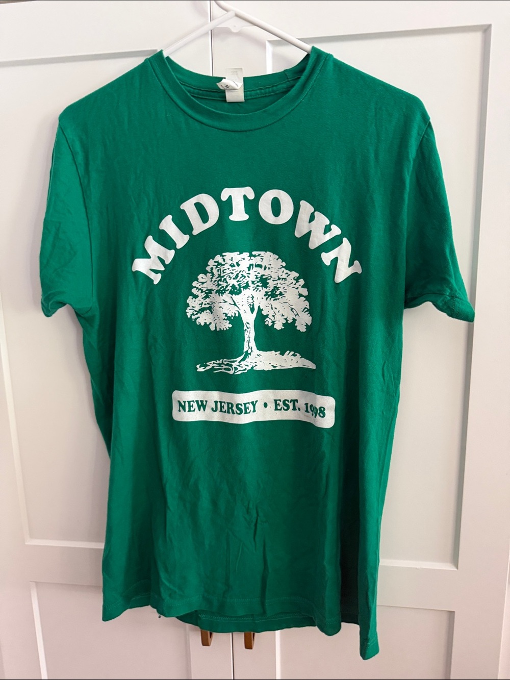 Midtown Green Graphic Tee with Tree Print Size Medium